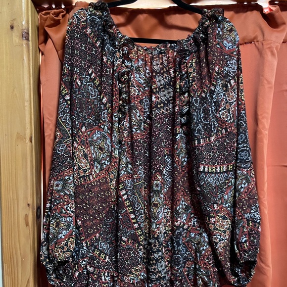 Miss Me Women's Boho Paisley Peasant Top - Picture 8 of 9